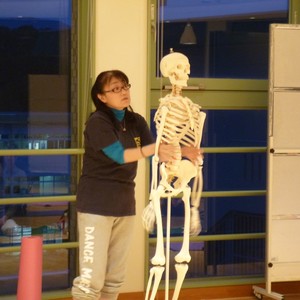 公開講座「ピラティスで健康・体力づくり」を開催しました。