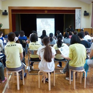 公開講座「子どもを育む絵本の役割」を開催しました。