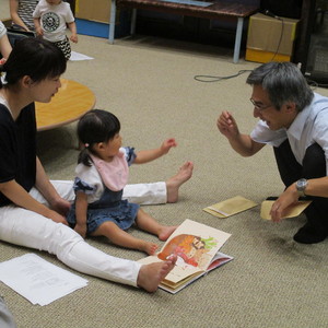 公開講座「乳幼児のこころと絵本」を開催しました