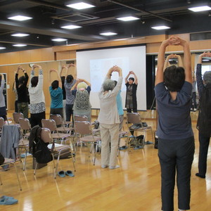 公開講座「笑って　笑って　ストレス解消」を開催しました