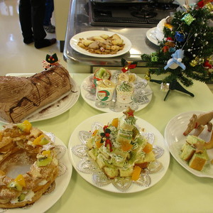 公開講座「子どもの食育講座　楽しいデコレーションケーキづくり」を開催しました