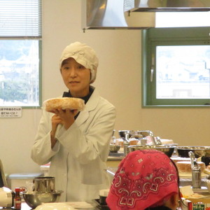 公開講座「子どもの食育講座　楽しいデコレーションケーキづくり」を開催しました